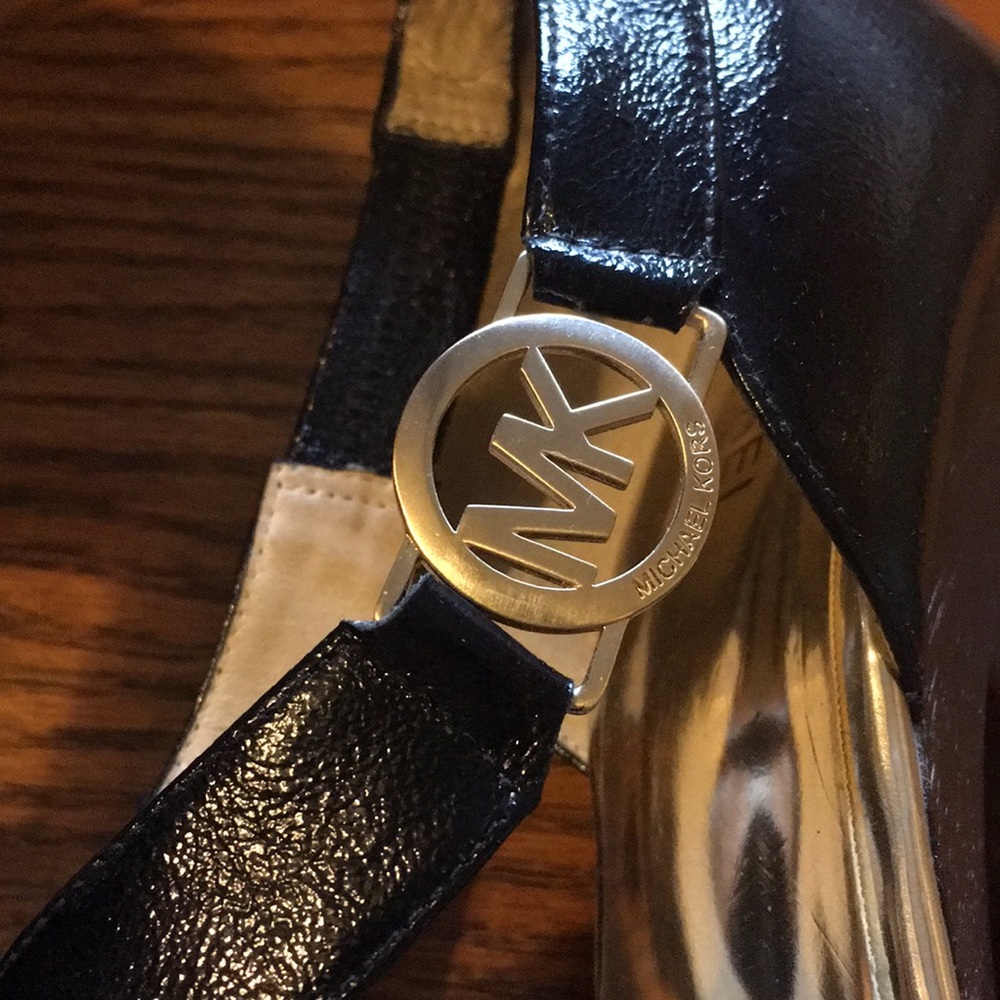 Michael Kors Fulton Cross Strap Wooden Clog Style Black Patent Leather Heels - Picture 4 of 6